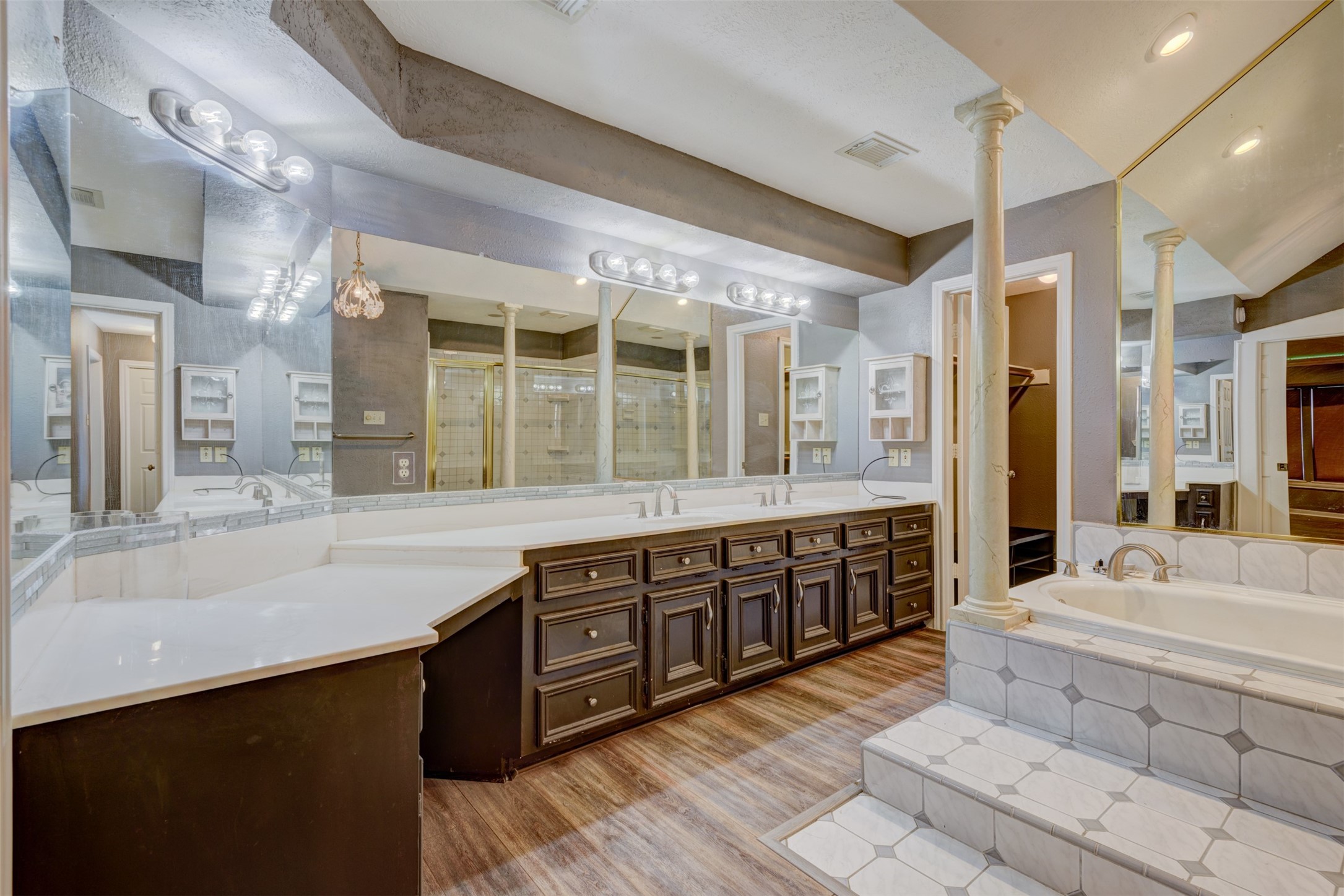 6502 Inverness Way Pasadena, TX 77505 - Photo 16 of 31 Primary bath