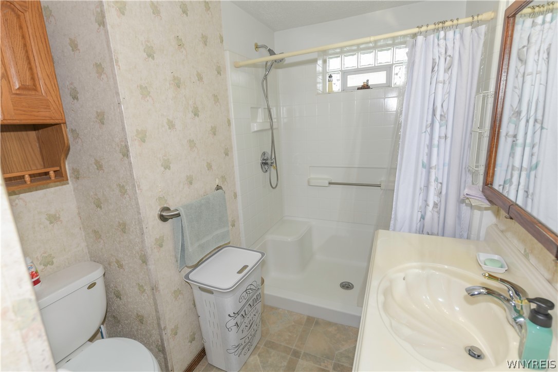 1000 Saunders Settlement Road Niagara Falls, NY 14305 - Photo 10 of 31