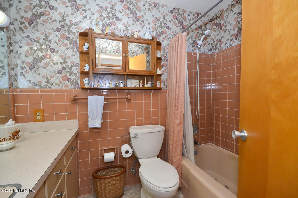 6170 Bartram Road Jacksonville, FL 32216 - Photo 16 of 26 Hall bath