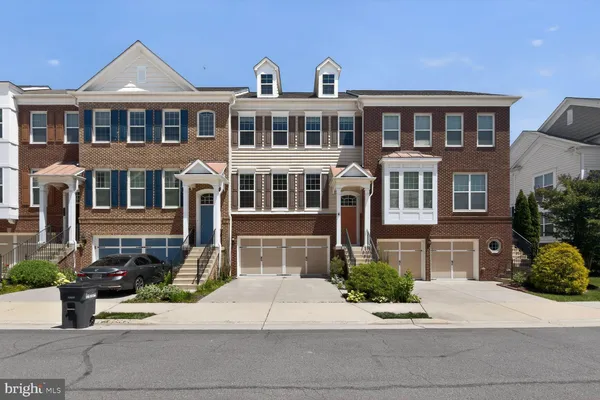 $3,950 | 25450 Hopton House Terrace, Chantilly, VA 20152