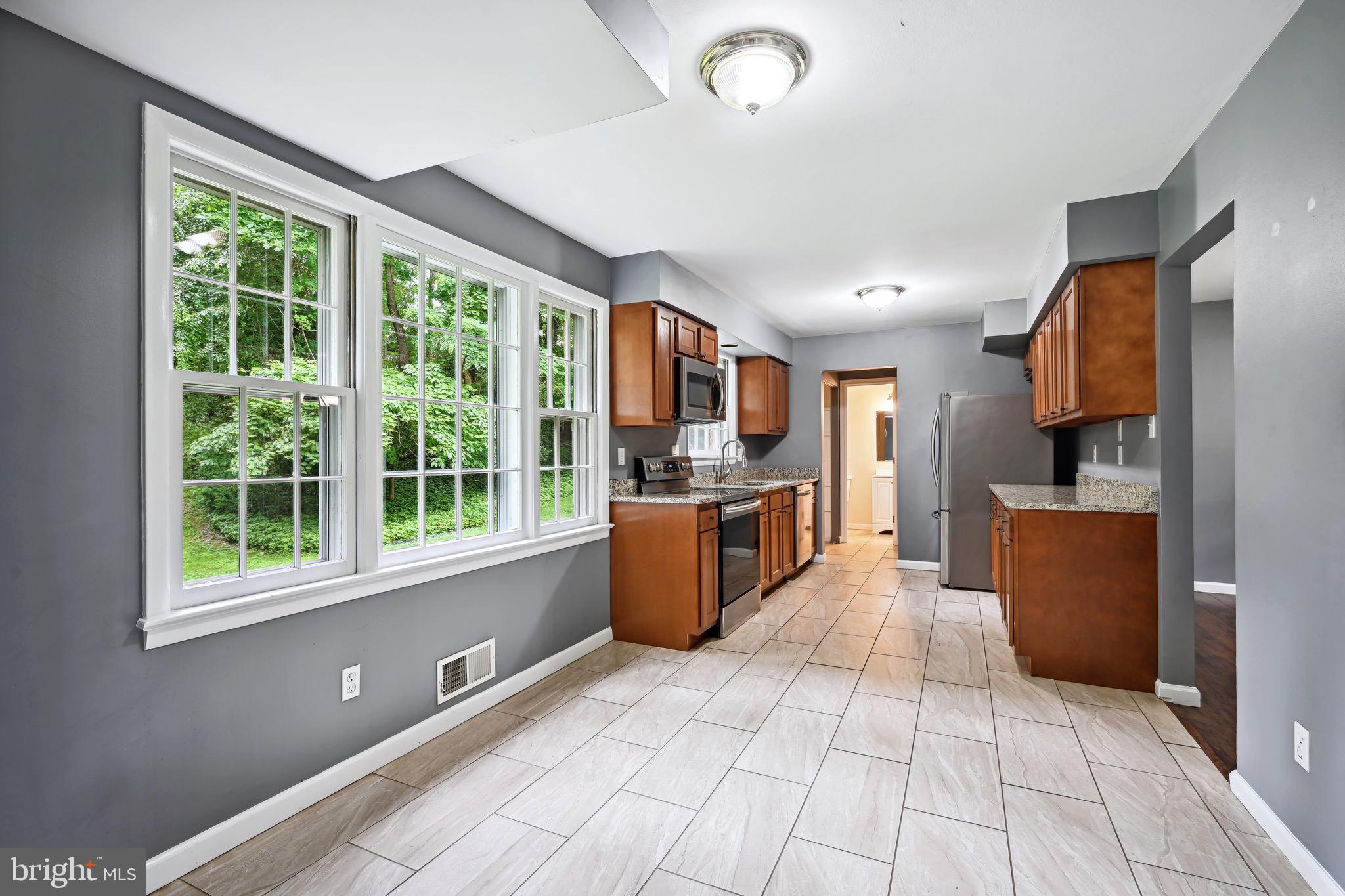 204 Mowbray Road Silver Spring, MD 20904 - Photo 5 of 23