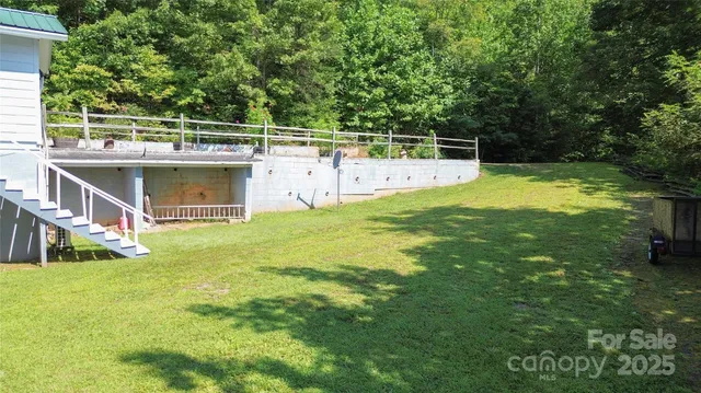 a view of a house with a backyard