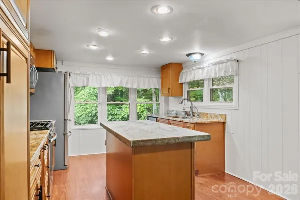 $250,000 | 454 Hummingbird Lane, Franklin, NC 28734