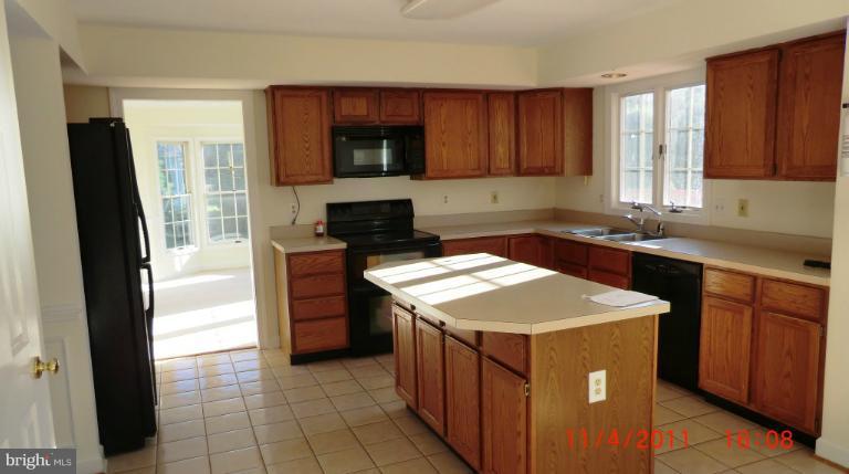 19830 Falling Spring Court Gaithersburg, MD 20882 - Photo 4 of 14 Kitchen
