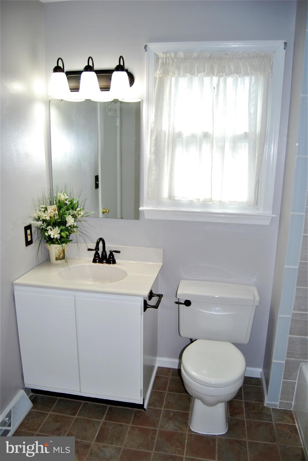 1013 Rill Road Reading, PA 19606 - Photo 21 of 26 Main bathroom