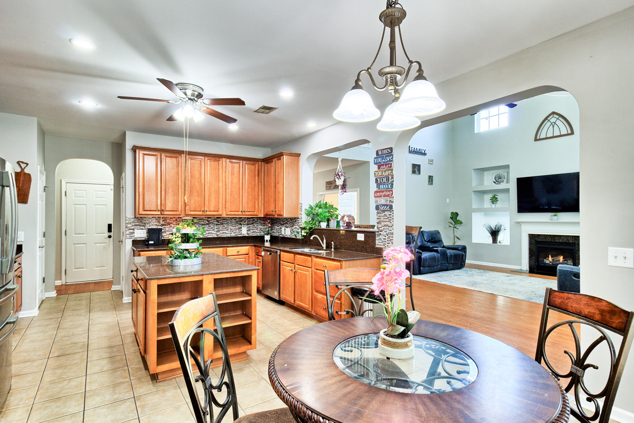 407 Decatur Drive Summerville, SC 29486 - Photo 23 of 44 Eat-in area
