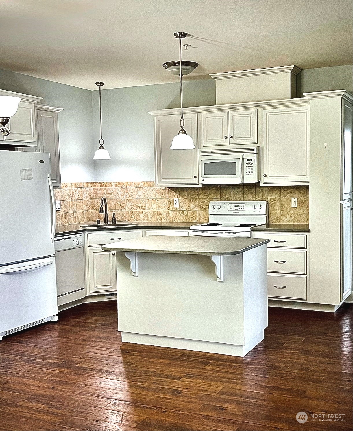 1548 River Road, Unit 208 Longview, WA 98632 - Photo 3 of 12 Gallery Image 3