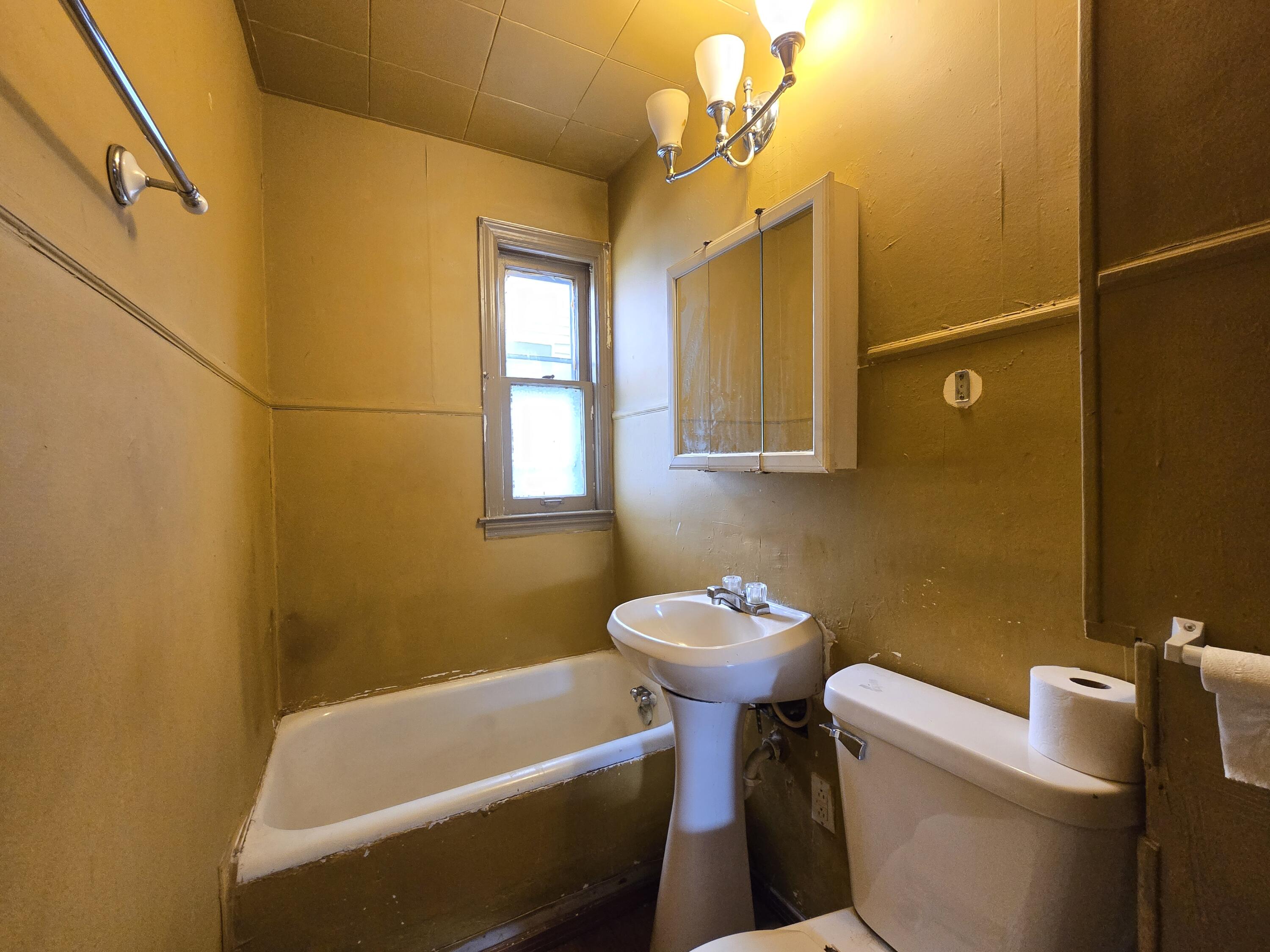 1929 North 18th Street Milwaukee, WI 53205 - Photo 12 of 40 Lower Bathroom