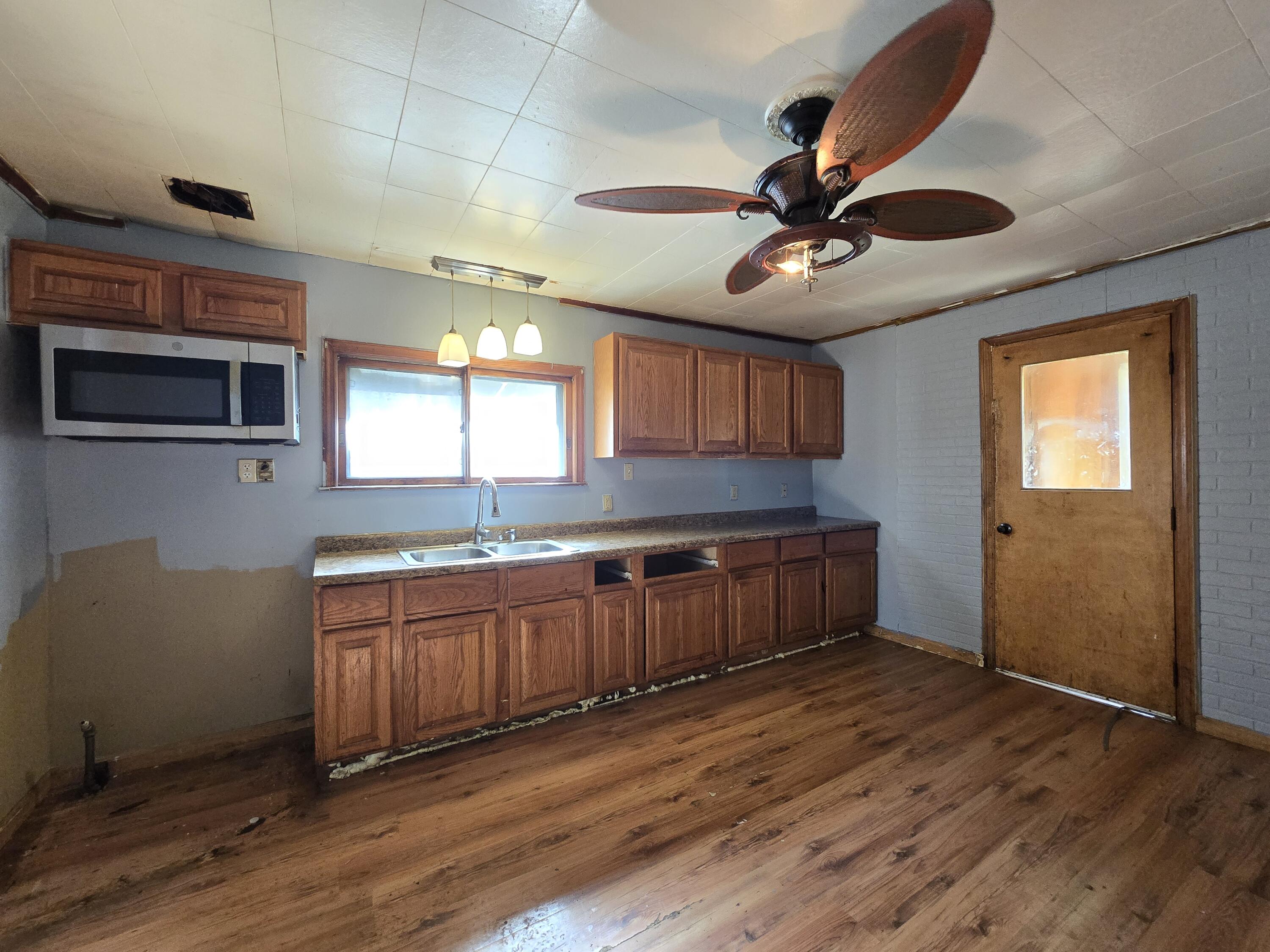 1929 North 18th Street Milwaukee, WI 53205 - Photo 2 of 40 Lower Kitchen