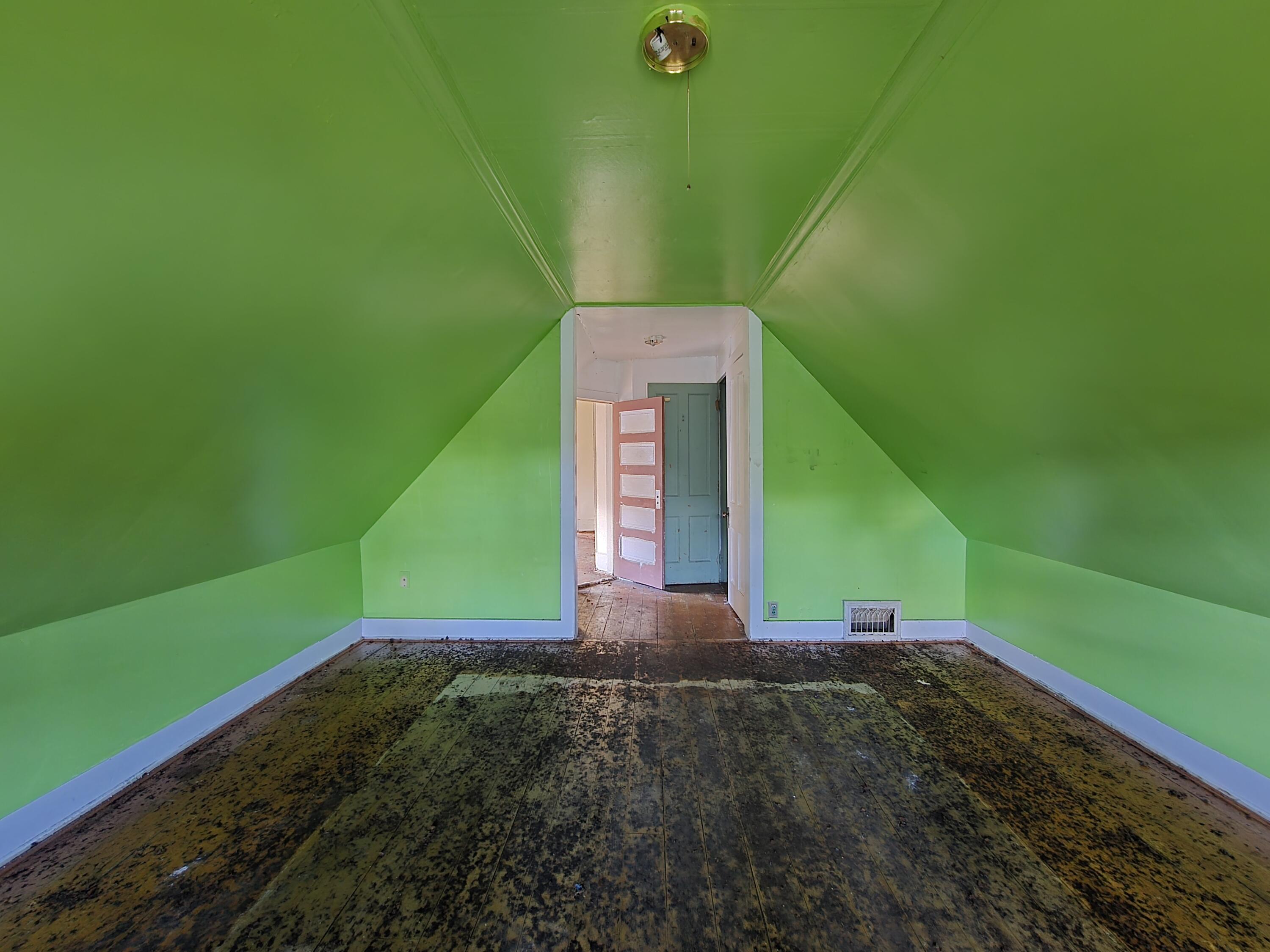 1929 North 18th Street Milwaukee, WI 53205 - Photo 28 of 40 Upper Bedroom