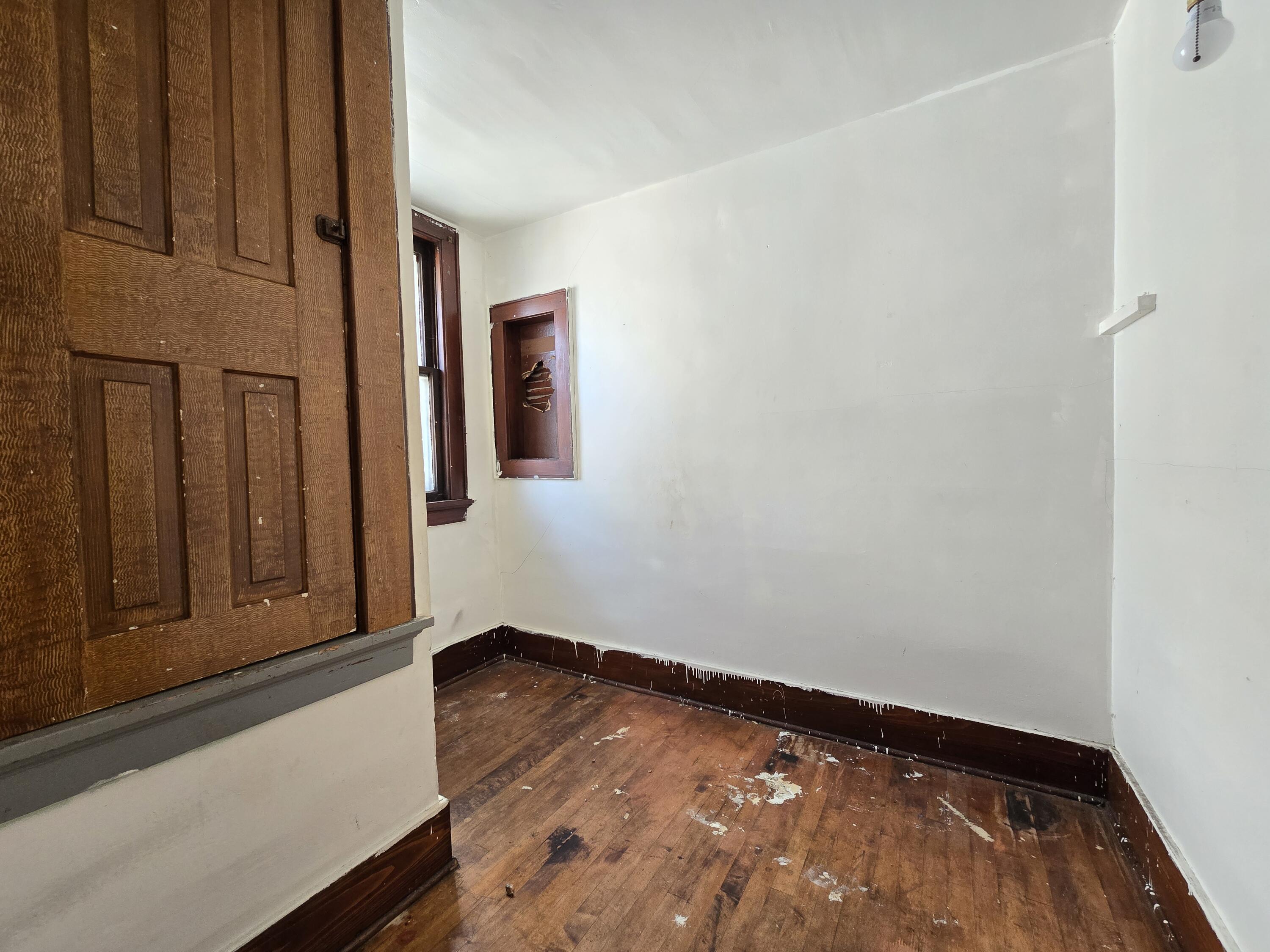 1929 North 18th Street Milwaukee, WI 53205 - Photo 29 of 40 Upper Landing Storage