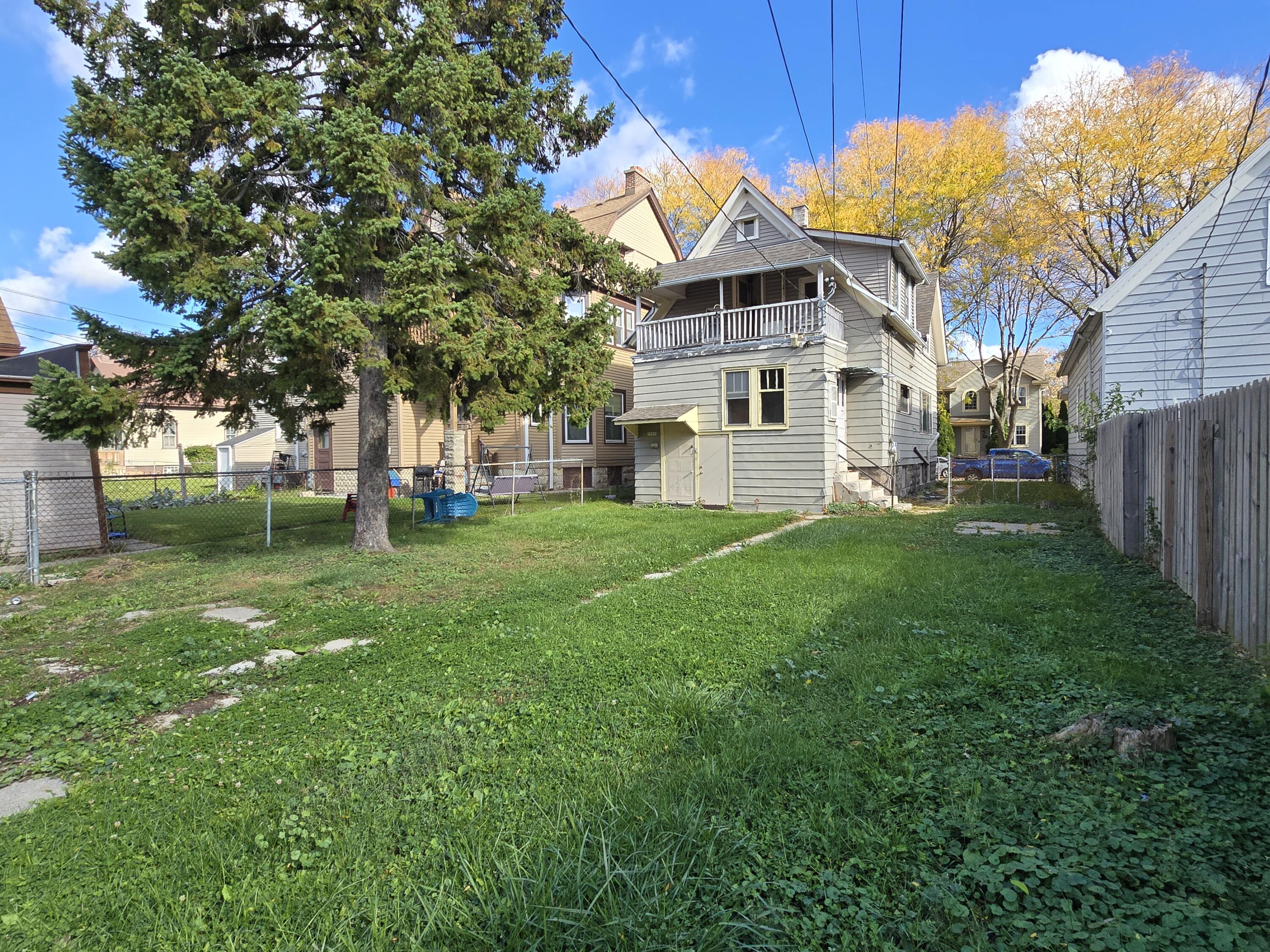 1929 North 18th Street Milwaukee, WI 53205 - Photo 38 of 40 Backyard