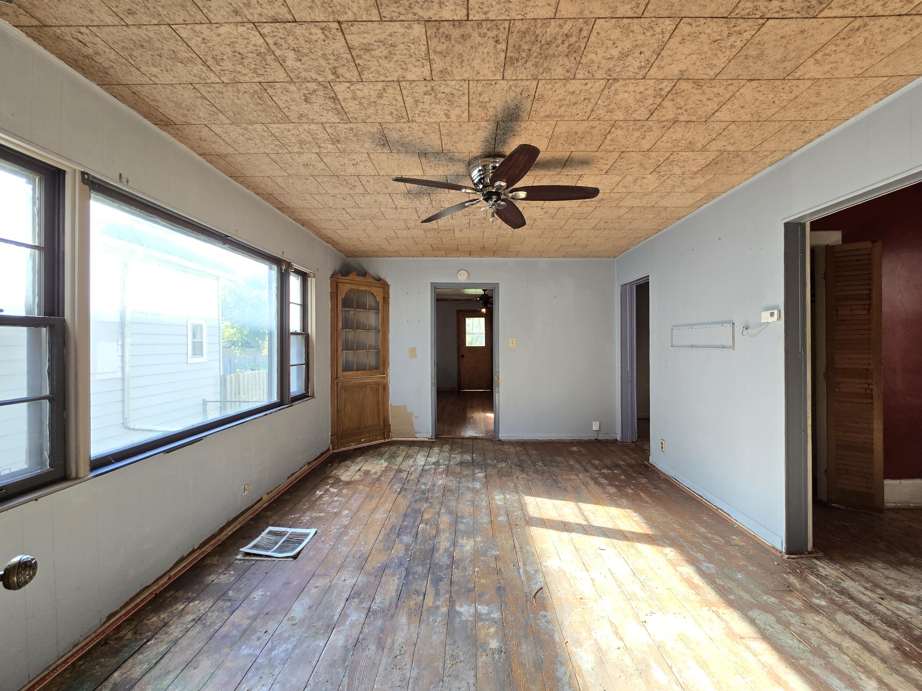 1929 North 18th Street Milwaukee, WI 53205 - Photo 6 of 40 Lower Dining Room