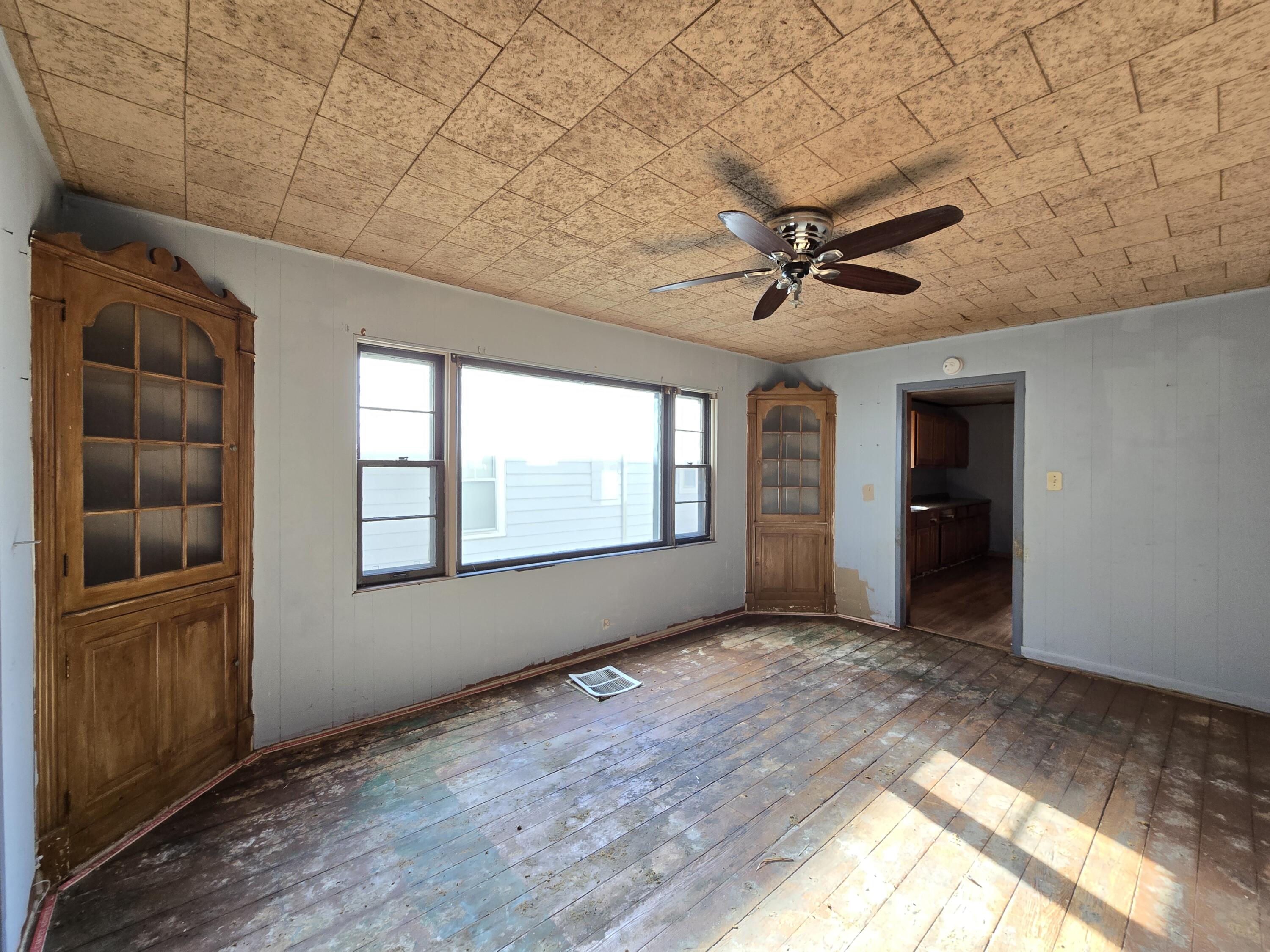 1929 North 18th Street Milwaukee, WI 53205 - Photo 7 of 40 Lower Dining Room