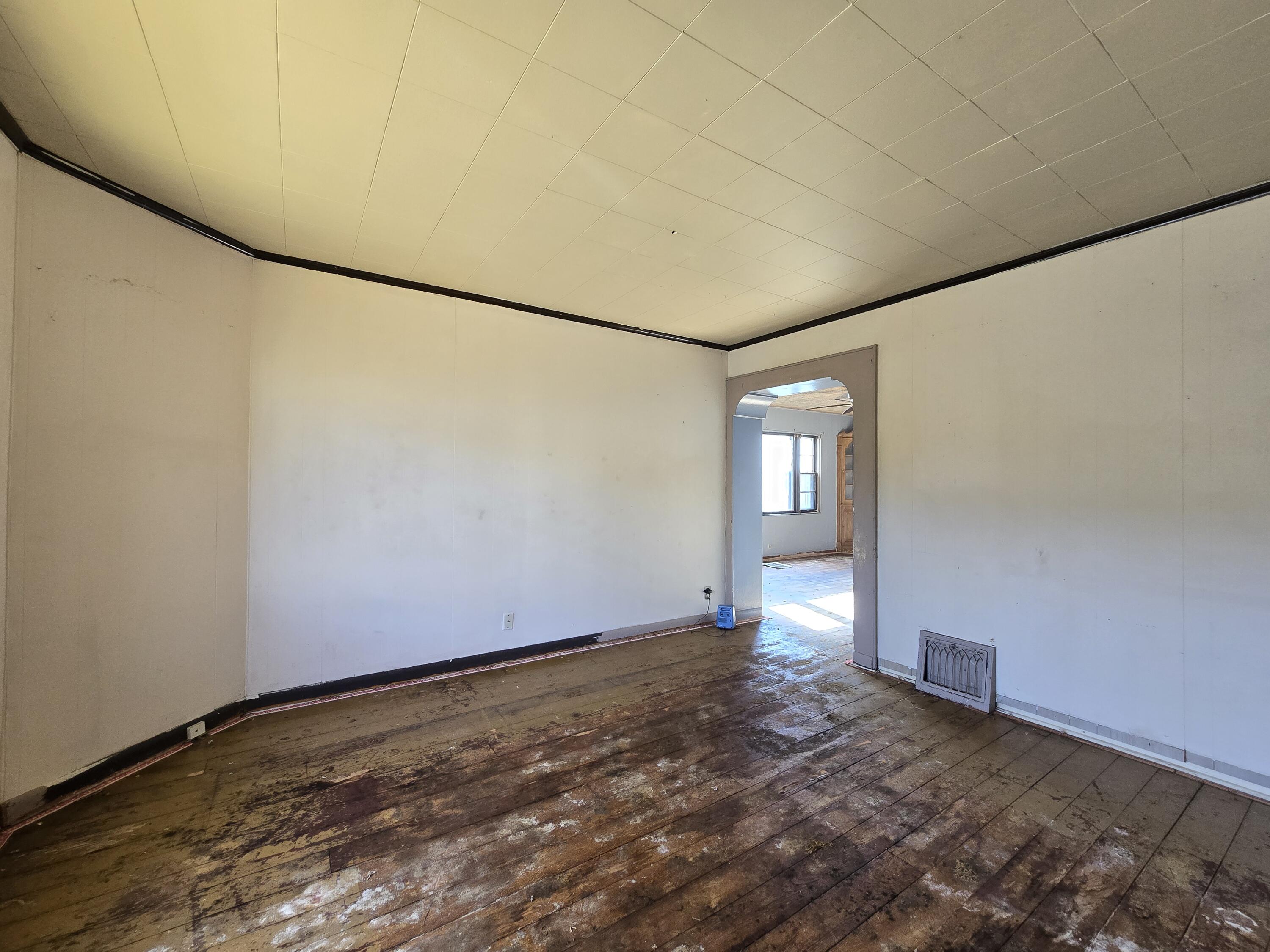 1929 North 18th Street Milwaukee, WI 53205 - Photo 9 of 40 Lower Living Room