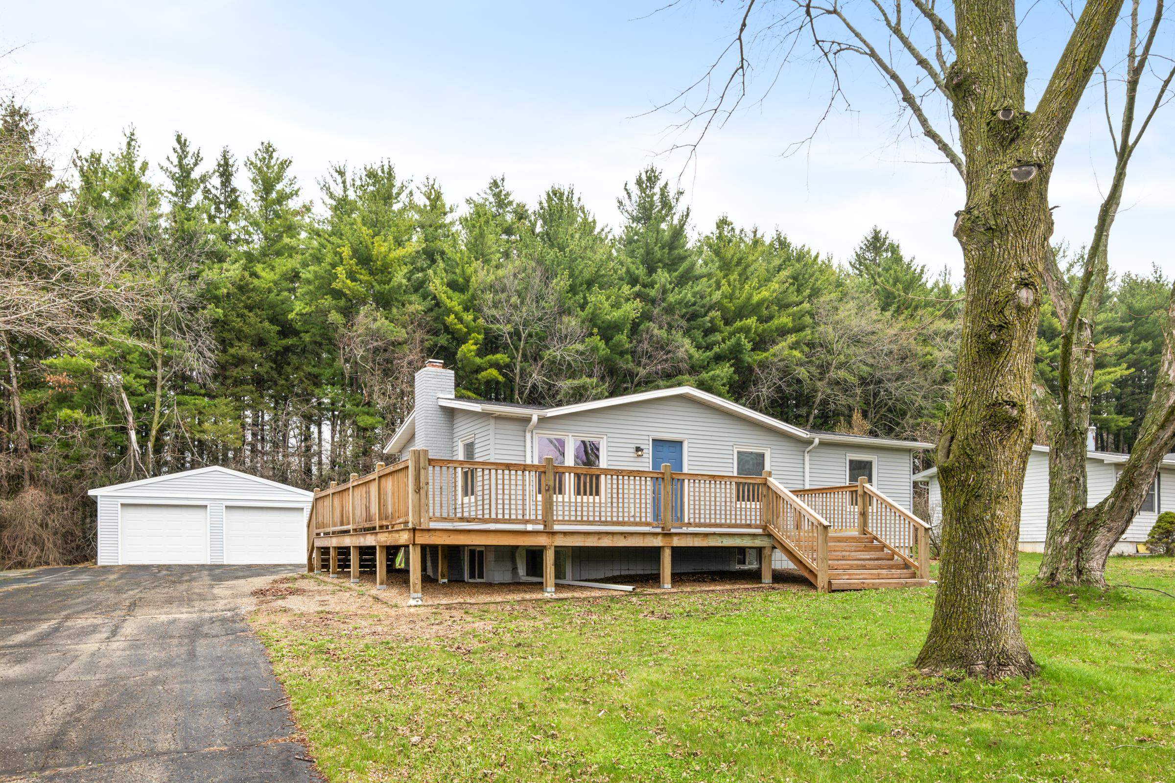 W2252 Spring Lake Road Markesan, WI 53946 - Photo 2 of 65