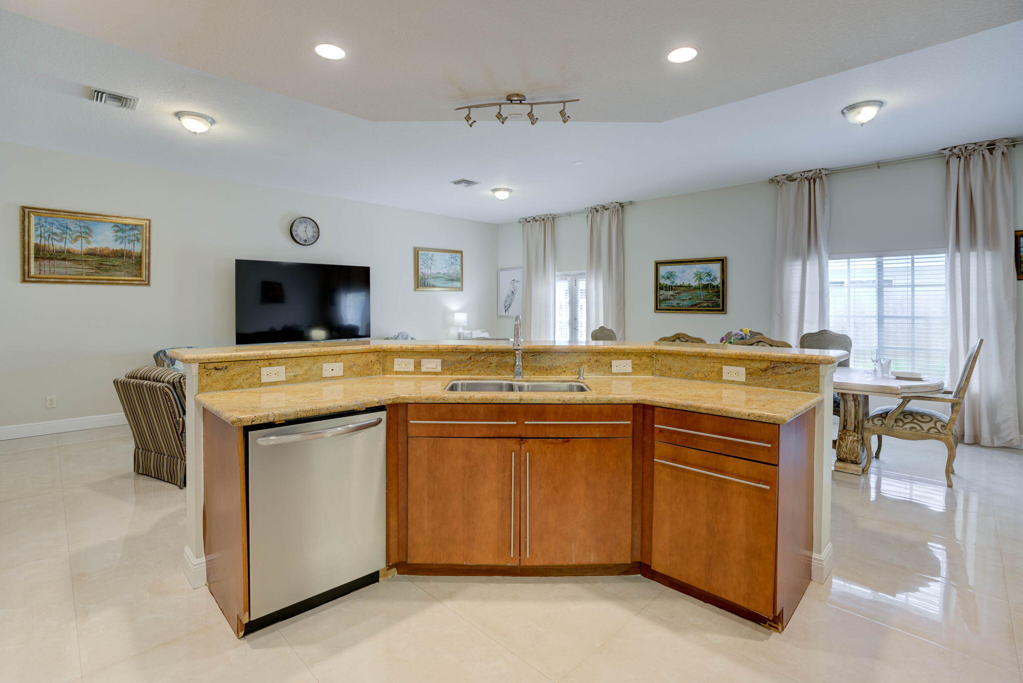 816 Prosperity Farms Road, Unit 5 North Palm Beach, FL 33408 - Photo 2 of 38 22-web-or-mls-_MLP0452_3_4_5_6