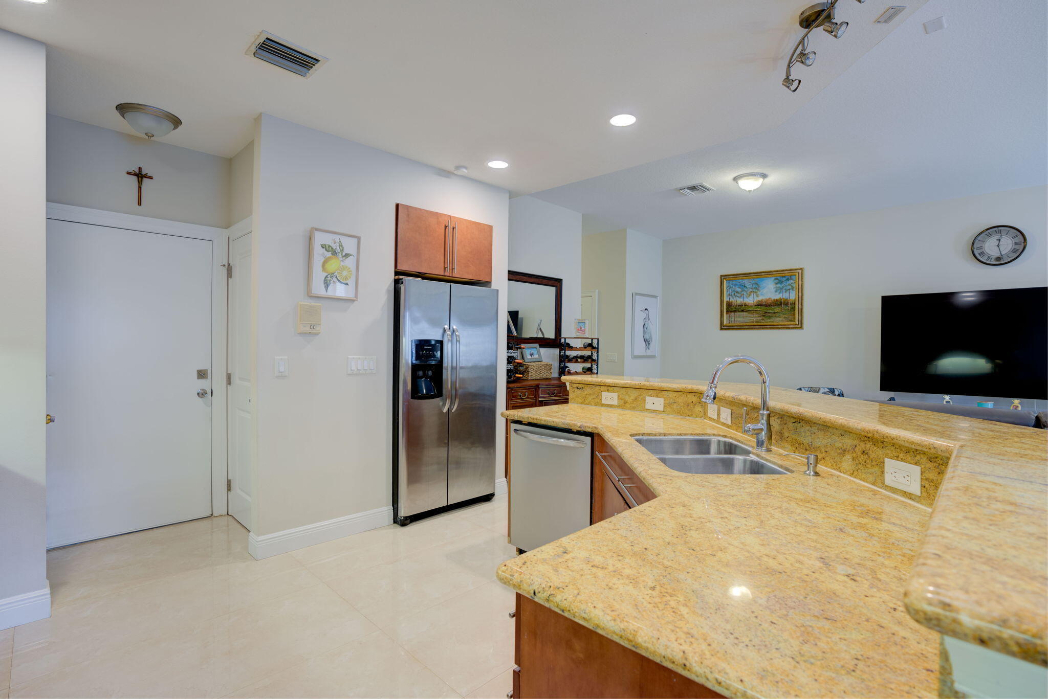 816 Prosperity Farms Road, Unit 5 North Palm Beach, FL 33408 - Photo 4 of 38 24-web-or-mls-_MLP0462_3_4_5_6