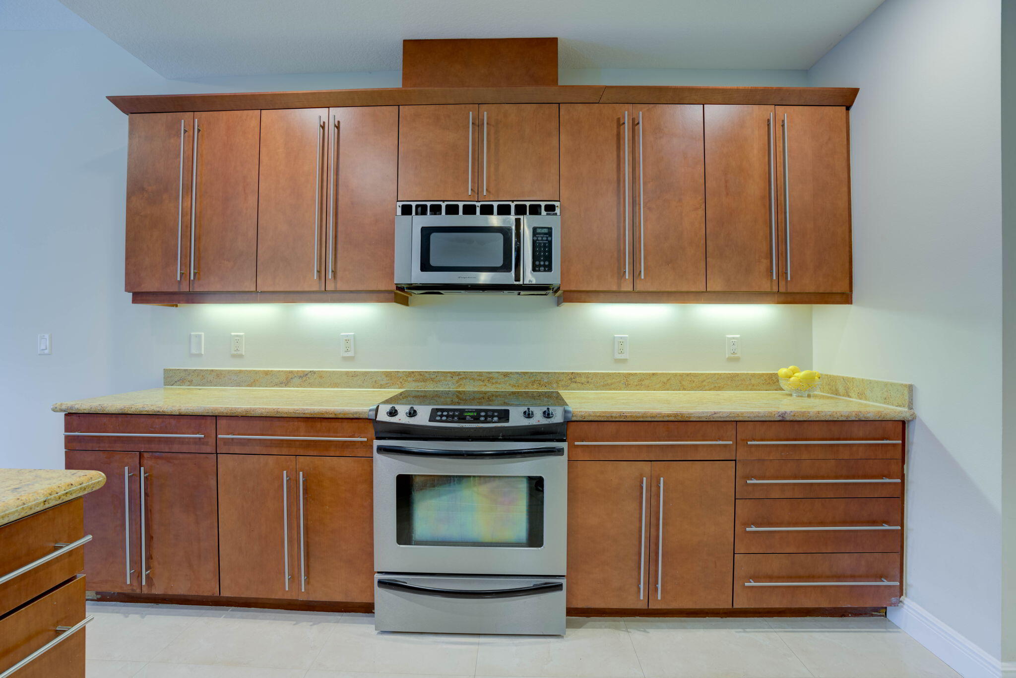 816 Prosperity Farms Road, Unit 5 North Palm Beach, FL 33408 - Photo 5 of 38 25-web-or-mls-_MLP0467_68_69_70_71