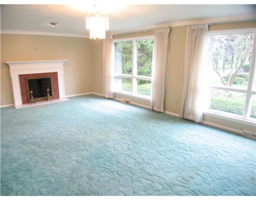 531 Ridgeview Road Mount Pleasant, PA 15666 - Photo 2 of 18 Living Room.