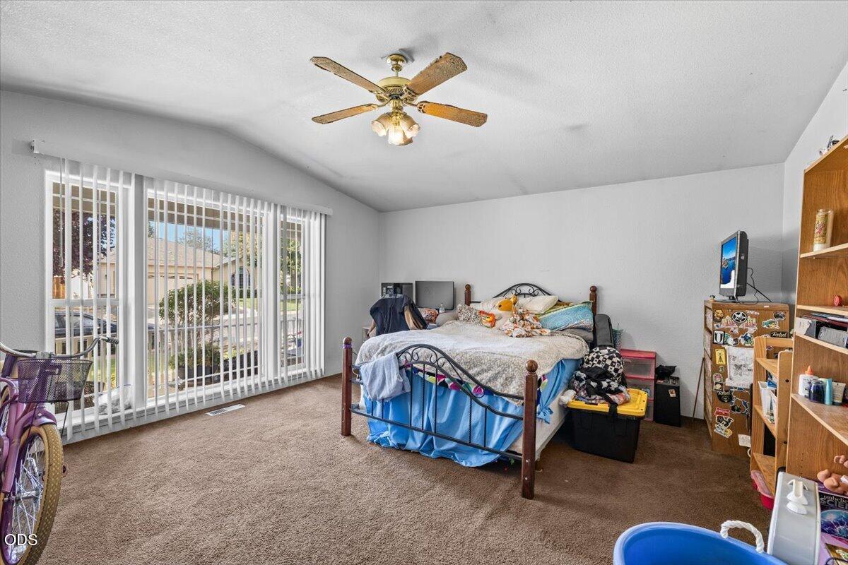 1233 Pheasant Way Central Point, OR 97502 - Photo 13 of 22 Gallery Image 13