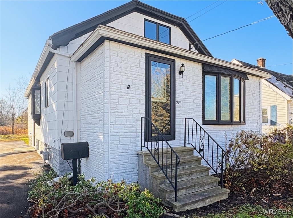 991 Mineral Springs Road West Seneca, NY 14224 - Photo 2 of 37