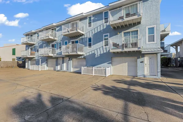 $2,800 | 22 Moreno Point Road, Unit 3, Destin, FL 32541