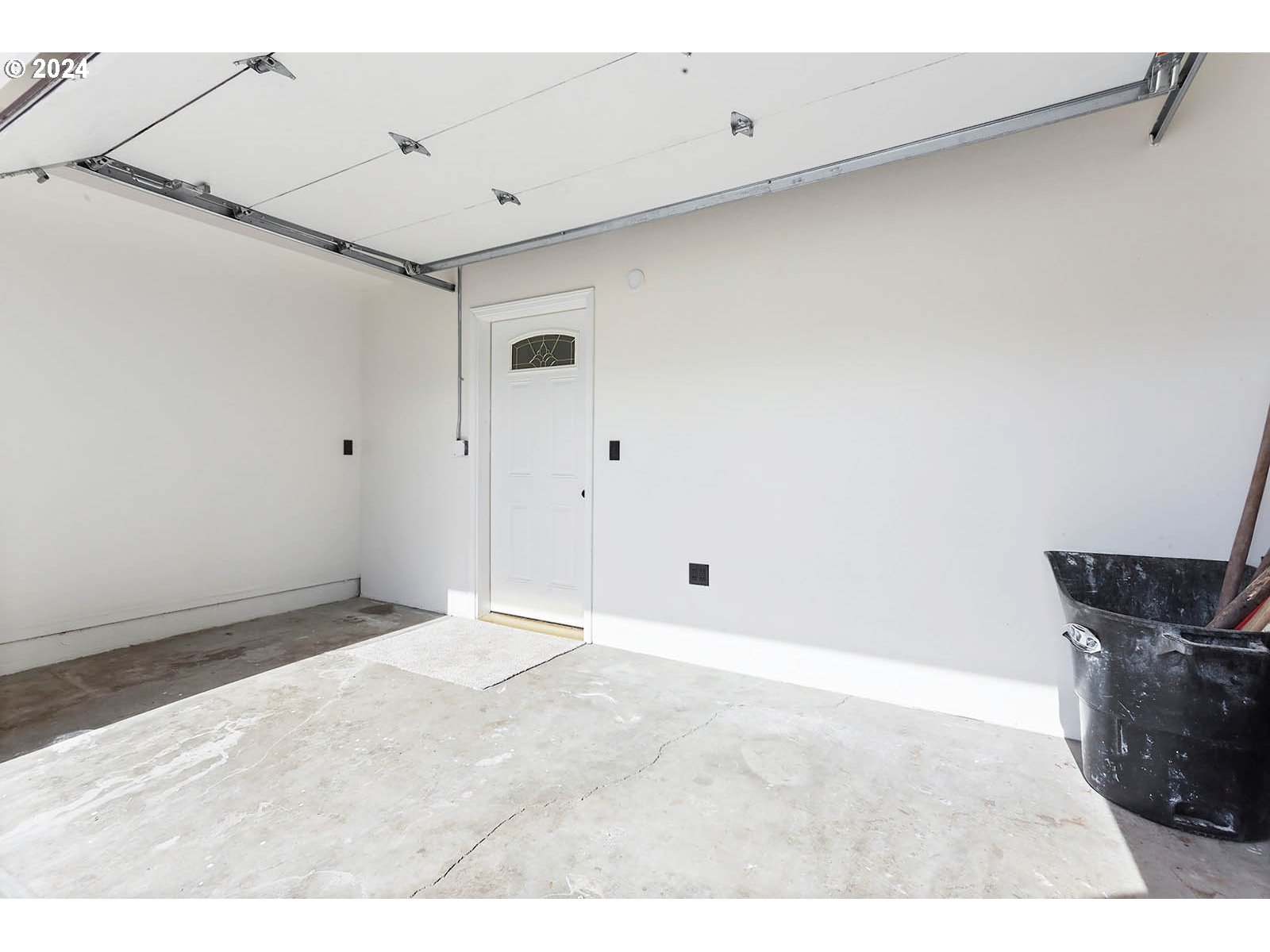 1710 B Street Hood River, OR 97031 - Photo 25 of 42 a view of an empty room