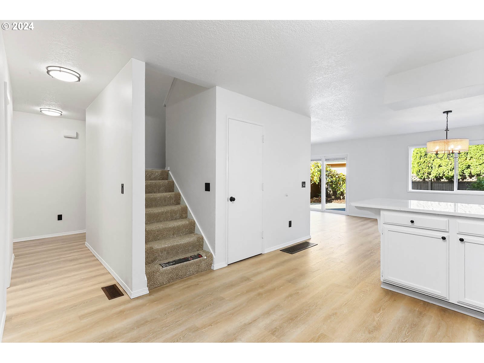 1710 B Street Hood River, OR 97031 - Photo 33 of 42 a view interior of the house and wooden floor