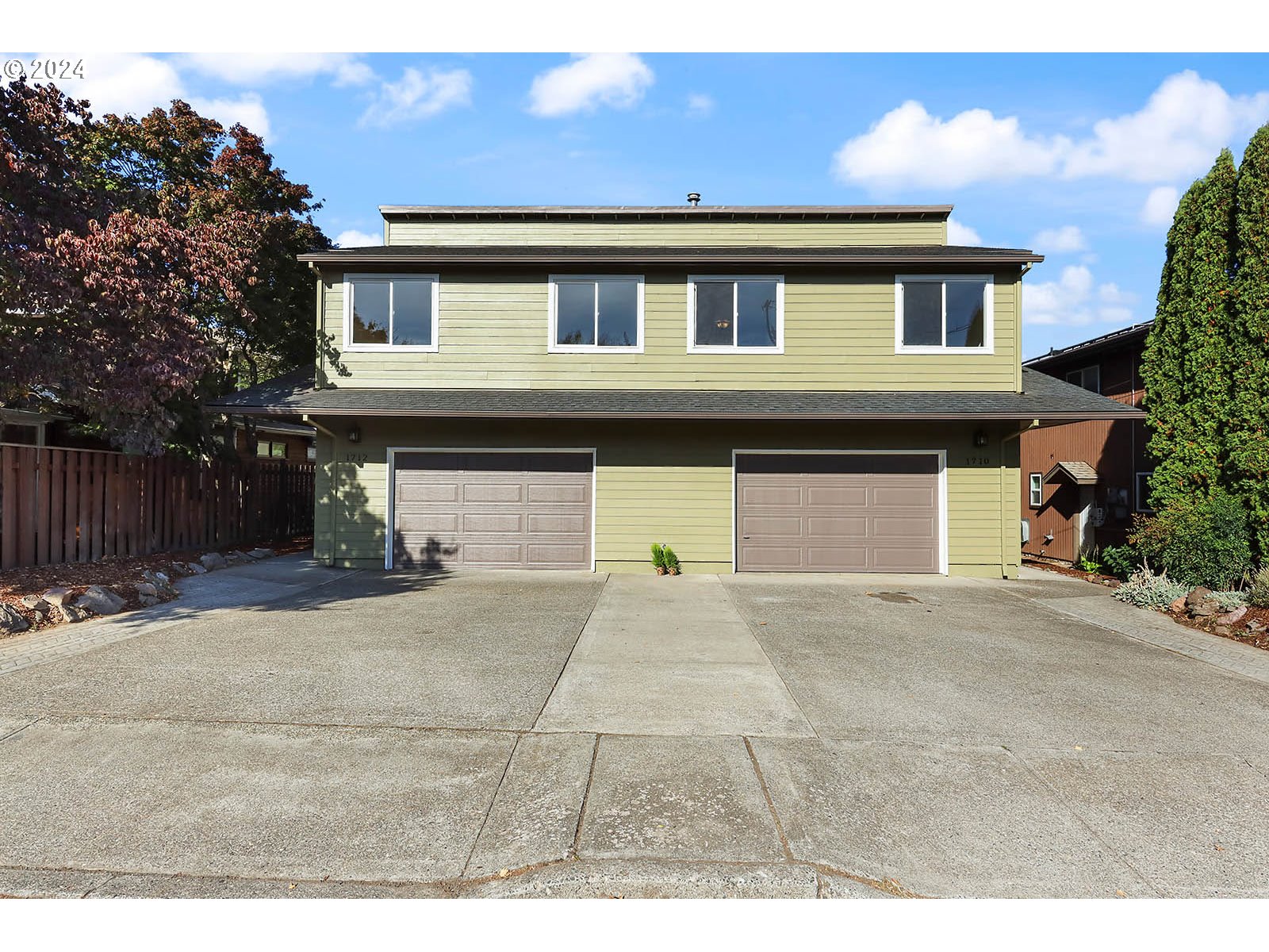 1710 B Street Hood River, OR 97031 - Photo 41 of 42 a front view of a house with a yard