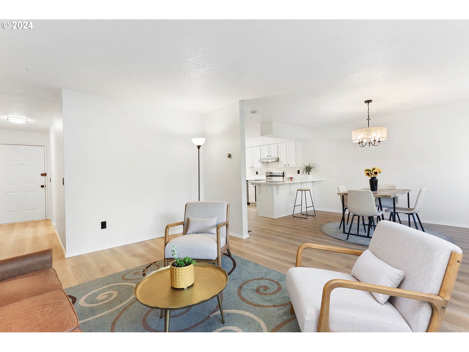 1710 B Street Hood River, OR 97031 - Photo 7 of 42 a living room with furniture and a table