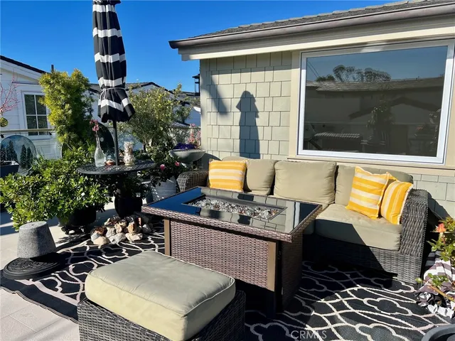 $2,750,000 | 720 1/2 Poinsettia Avenue, Corona del Mar, CA 92625