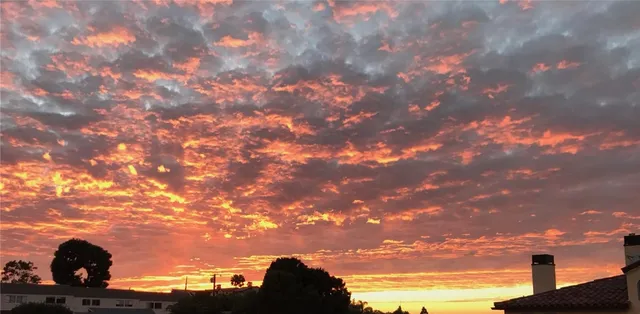 $2,750,000 | 720 1/2 Poinsettia Avenue, Corona del Mar, CA 92625