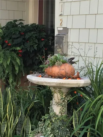 $2,750,000 | 720 1/2 Poinsettia Avenue, Corona del Mar, CA 92625