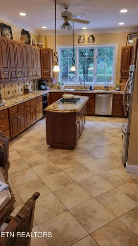 $995,000 | 108 Deerfield Lane, Oak Ridge, TN 37830