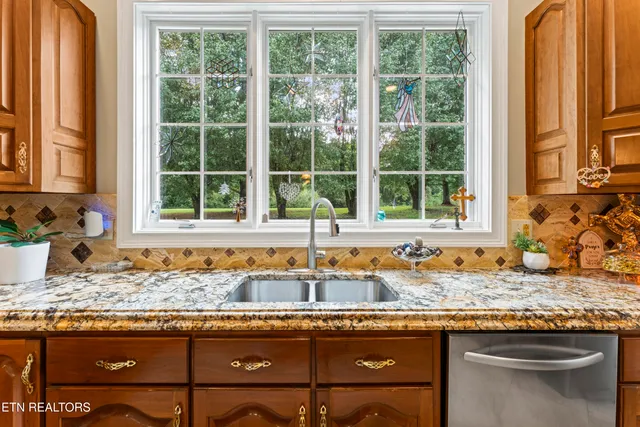 $995,000 | 108 Deerfield Lane, Oak Ridge, TN 37830