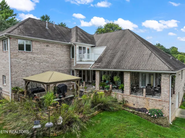 $995,000 | 108 Deerfield Lane, Oak Ridge, TN 37830