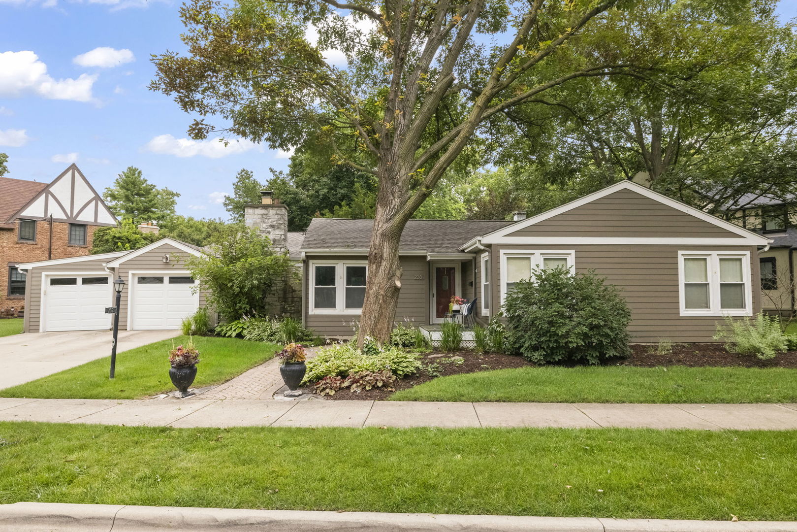 255 Crest Road Glen Ellyn, IL 60137 - Photo 1 of 28 Gallery Image 1