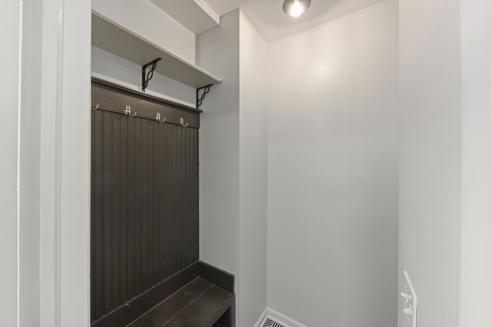 255 Crest Road Glen Ellyn, IL 60137 - Photo 19 of 28 Gallery Image 19