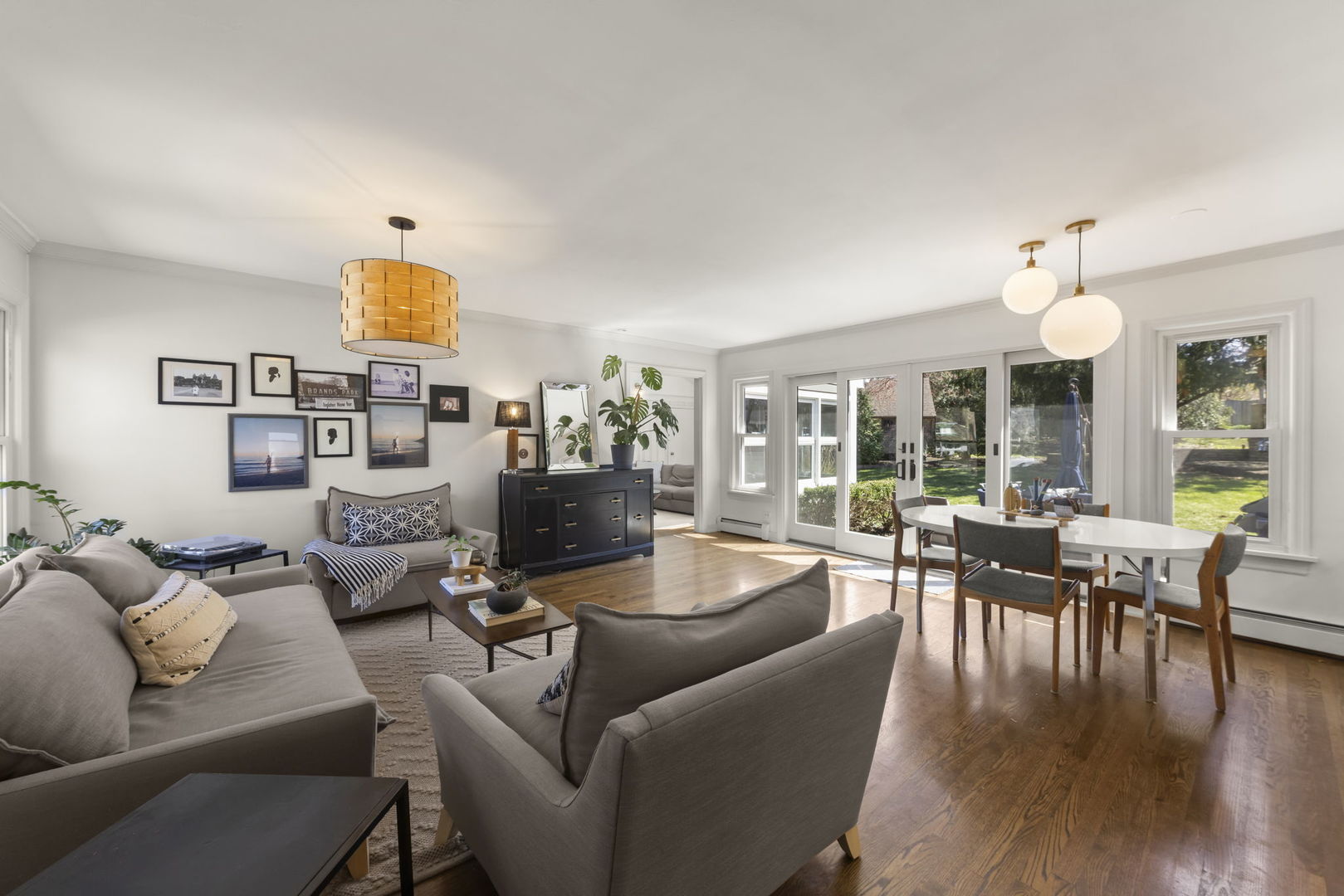 255 Crest Road Glen Ellyn, IL 60137 - Photo 3 of 28 Gallery Image 3
