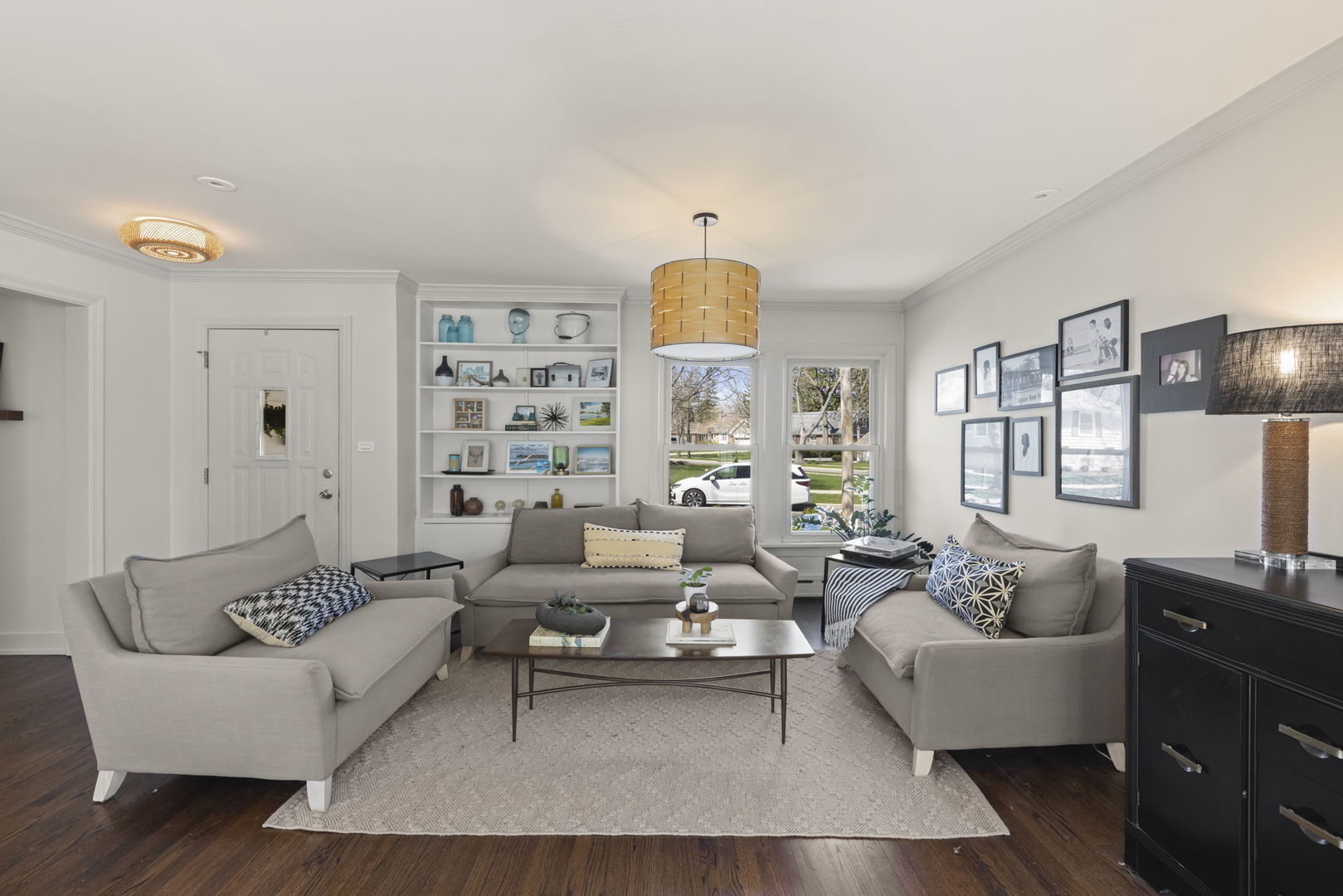 255 Crest Road Glen Ellyn, IL 60137 - Photo 4 of 28 Gallery Image 4