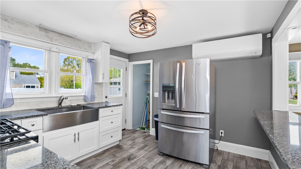 339 George Arden Avenue Warwick, RI 02886 - Photo 9 of 42