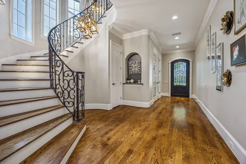 $1,299,000 | 4920 Cedar Street, Bellaire, TX 77401