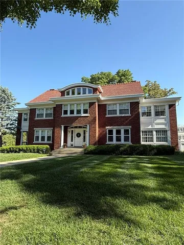 $1,250,000 | 234 West 53rd Terrace, Kansas City, MO 64112