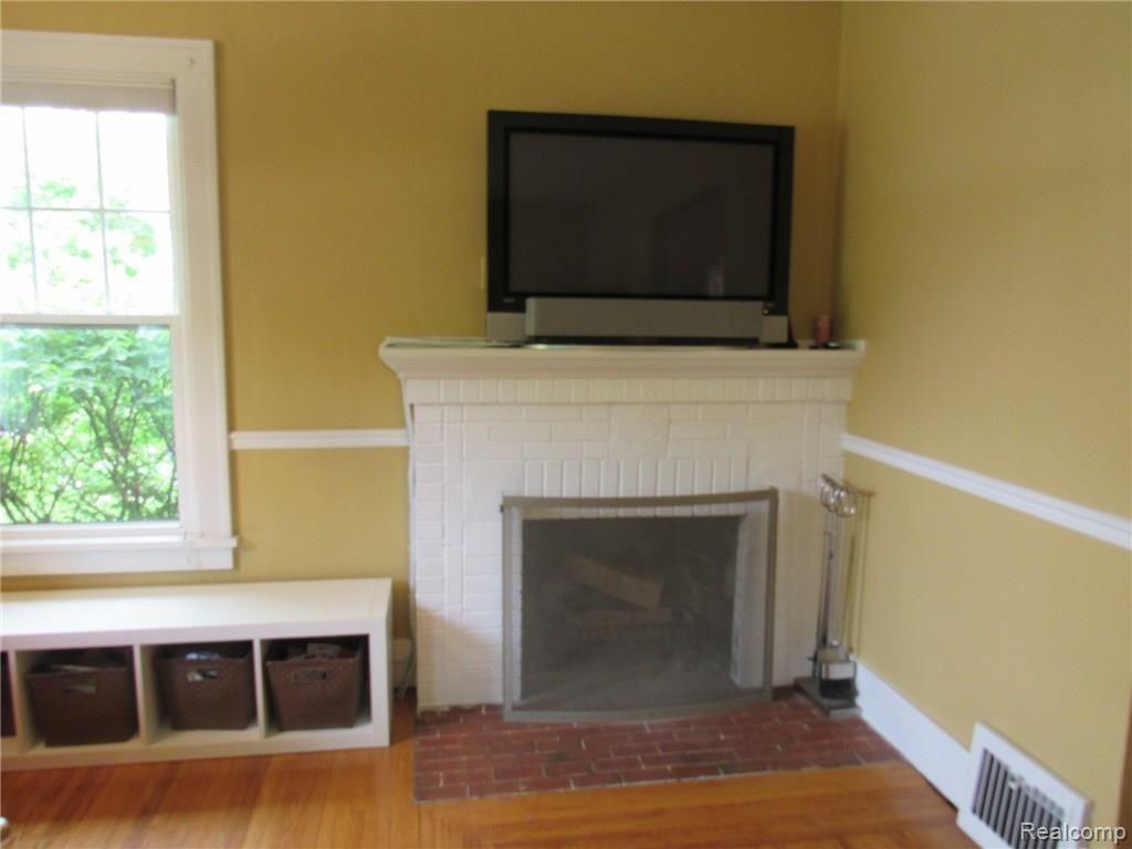 415 South Center Street Howell, MI 48843 - Photo 13 of 34 IMG_0082.JPG