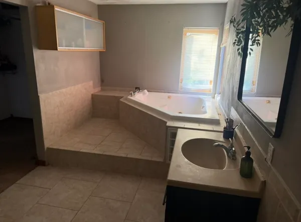 $193,000 | 1752 West Stephenson Street, Freeport, IL 61032