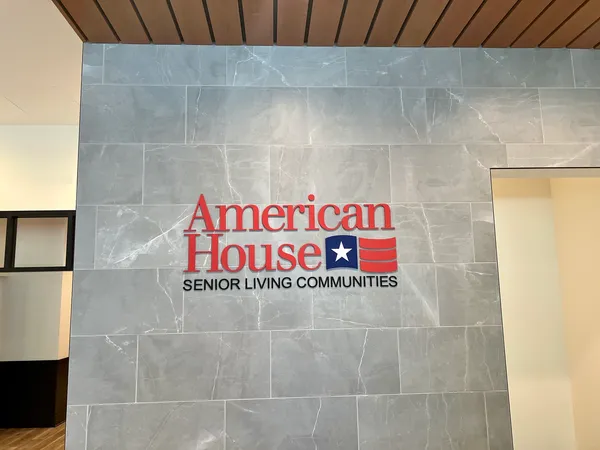 $5,500 | 703 Madison Street, Unit 619, Oak Park, IL 60302