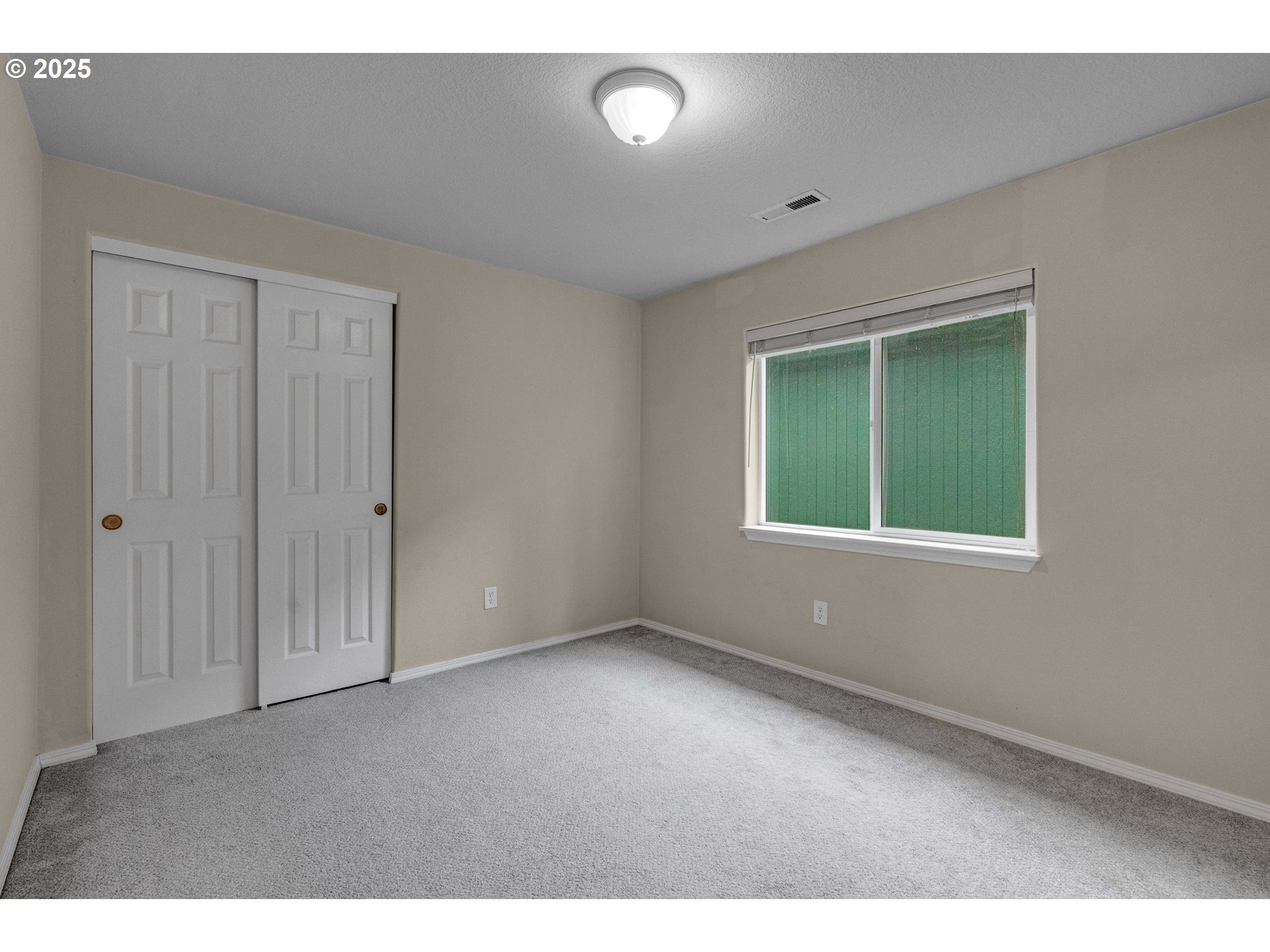 17670 Southwest September Lane Beaverton, OR 97003 - Photo 23 of 34 a view of an empty room with a window