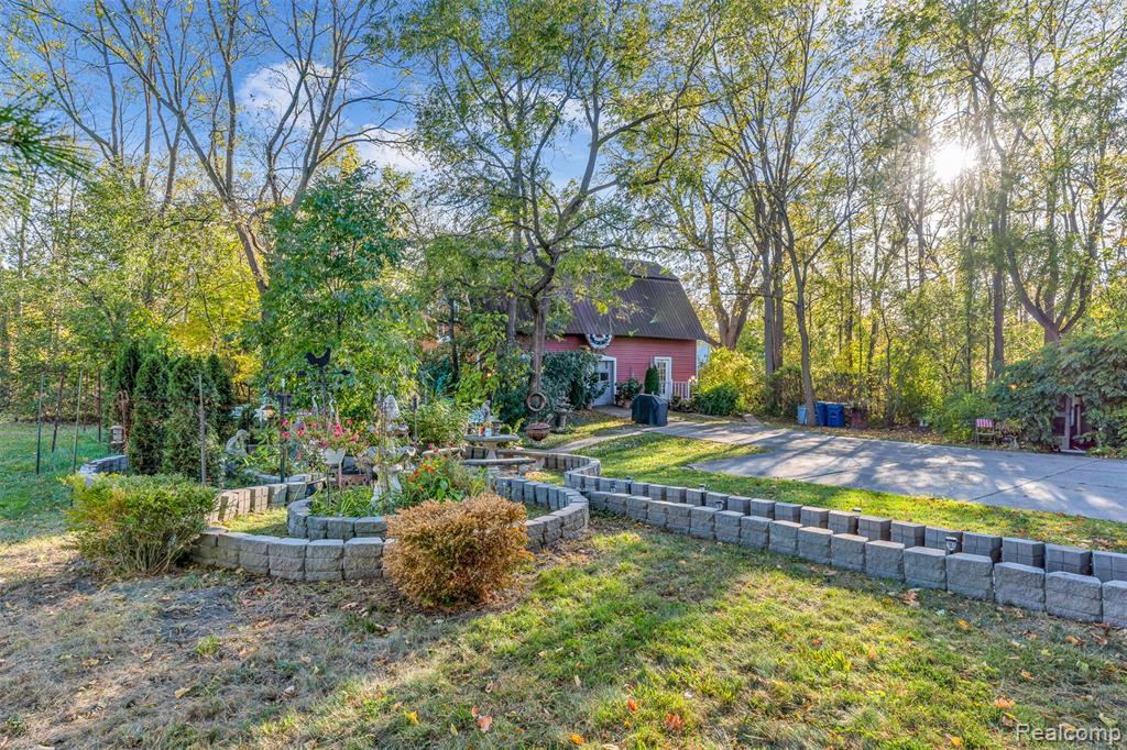 327 Reid Road Grand Blanc, MI 48439 - Photo 63 of 88
