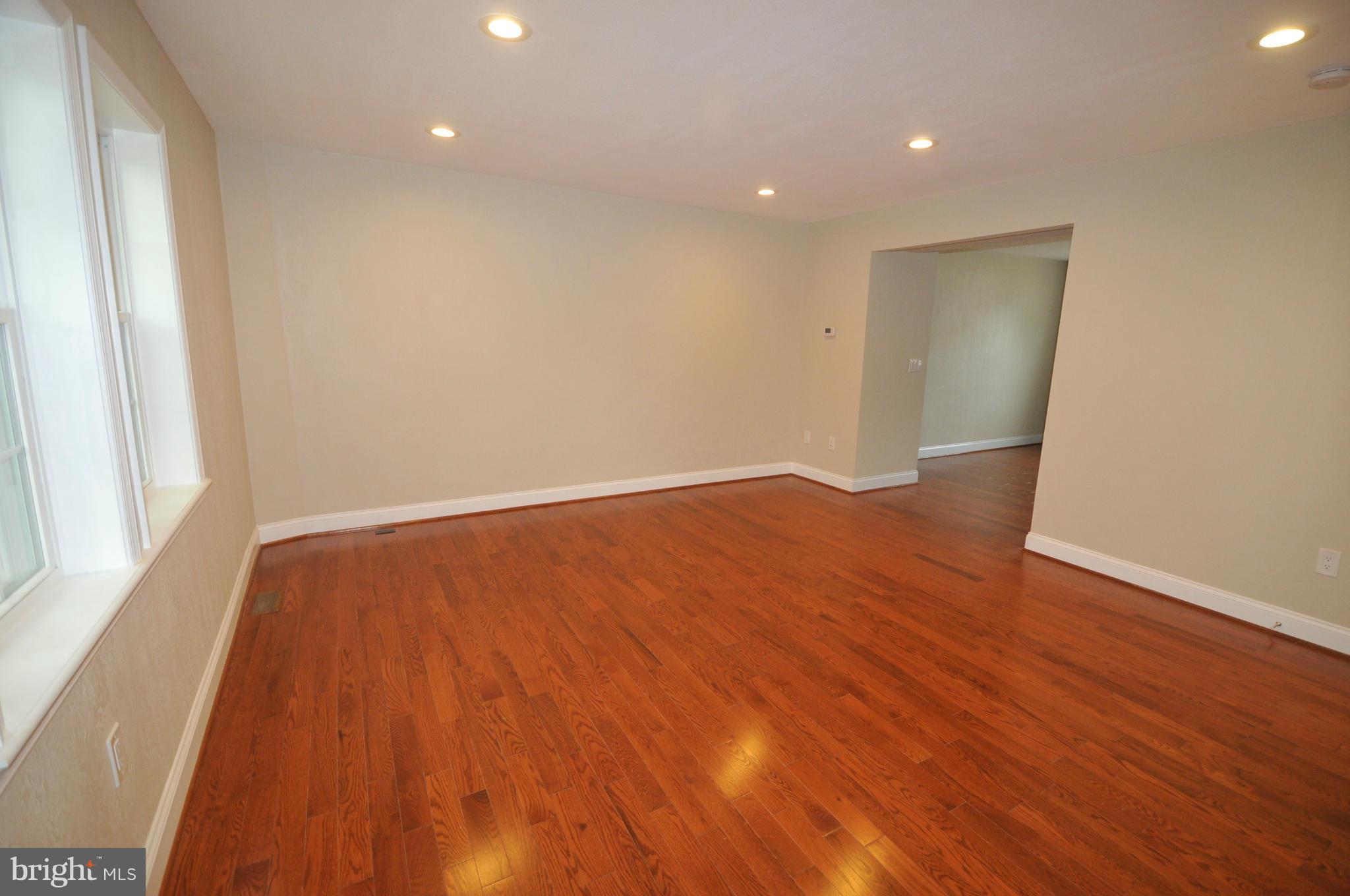 324 Murdock Road Baltimore, MD 21212 - Photo 2 of 16 Living Room
